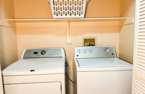 Spacious 4BR Fam Retreat King Bed WIFI And Parking - Foto 4