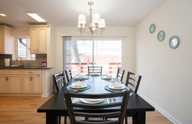 The Meadowlark Manor Spacious Backyard & Hot Tub - Photo 17