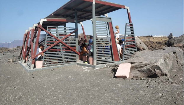 Paseo en barco por la Caldera de Santorini - Foto 5