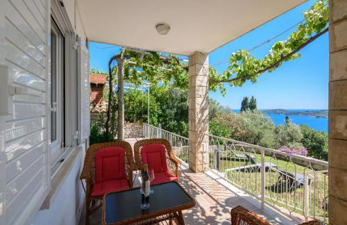 Apartment MARIO - veliki stan za odmor - terasa- vrt - bazen - pogled more, izoliran - Photo 22