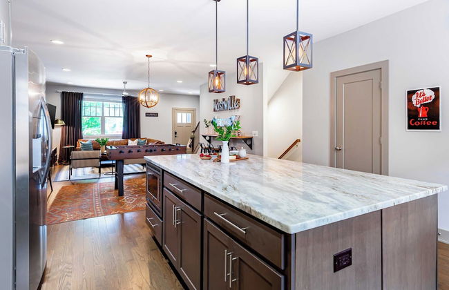 Waverly by Avantstay Nashville-inspired Townhome w/ Luxury Kitchen, Pool Table - Foto 19