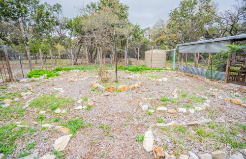 Serene Hill Country Home w/ Romantic Garden Escape - Foto 67