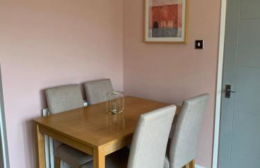 The Snug, ideal for sporting events and city breaks, hidden nook in the Heart of Newcastle, with parking, Wifi, Smart Tv, close to all local travel links - Foto 4