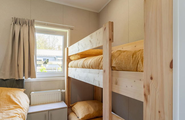 Luxury Chalet Near Ouddorp With Garden - Photo 6