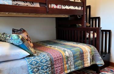 Stylish Mountain Chalet 15mins to Gore Mountain , Large Hot Tub, Playroom & Large Heated Pool - Foto 25