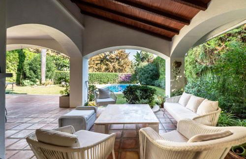 Villa in Marbella with golf views - Photo 25