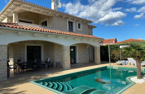 Villa Cecilia - 4 bedrooms, 4 bathrooms, inside heated pool, gym - Photo 5