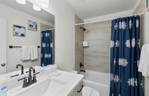 Adventure Base Camp Pet Friendly with Resort Living Pool, Arcade, Pickle-ball - Foto 20