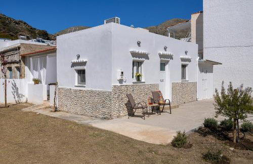 Salty Beach Cottage, 20m from Kini Beach - Foto 6