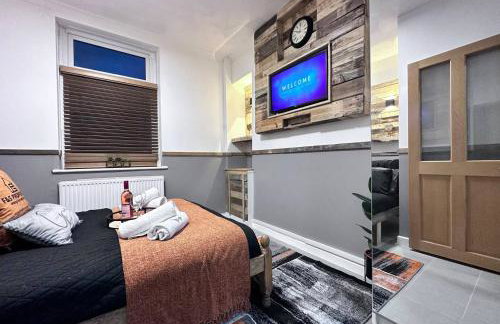 Rustic Rhondda Retreat w Hot Tub & Sauna - Ystrad - Foto 7