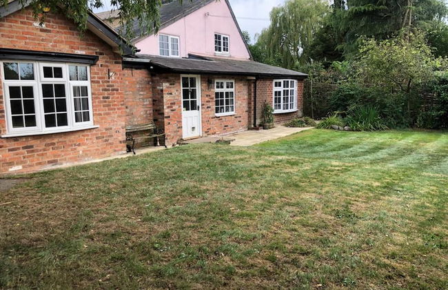 Charming Country Cottage in a Peaceful Location - Photo 24