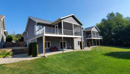 Beautiful 4+ bed 3 bath Condo 20 minutes to Madison - Photo 2, Garden, Garden view