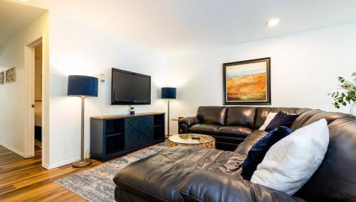 4BR Spacious Condo, Private Lake MI Beach Access, Outdoor Heated Pool - Foto 4