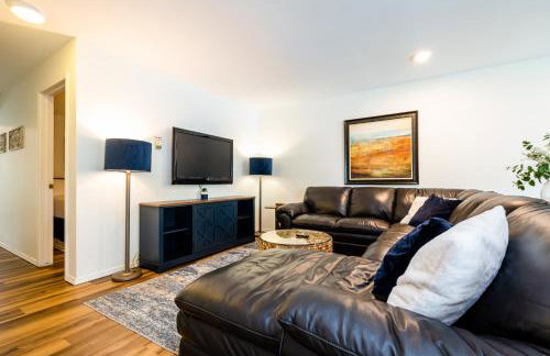 4BR Spacious Condo, Private Lake MI Beach Access, Outdoor Heated Pool - Photo 4