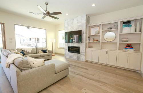 Contemporary, Luxury Retreat on Lake LBJ with Heated Pool - Foto 7