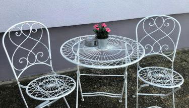 Modernes Zimmer mit Küchenzeile und Bad - Foto 4