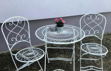 Modernes Zimmer mit Küchenzeile und Bad - Foto 4