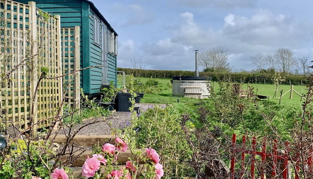 Shepherds Hut With Hot Tub, North Wales, Anglesey - Foto 2, Imagen principal
