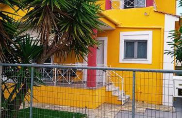 The Sunny House - Photo 1