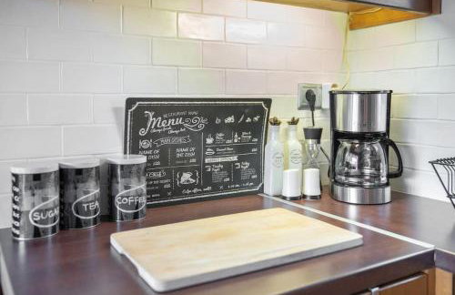 The HostMaster Ethnic Touch Feel Studio - Photo 28