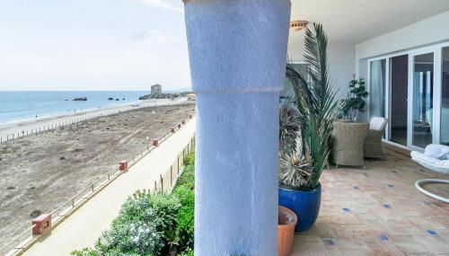 LAP- 3 bed apartment on the beach. Families only - Photo 4, Other