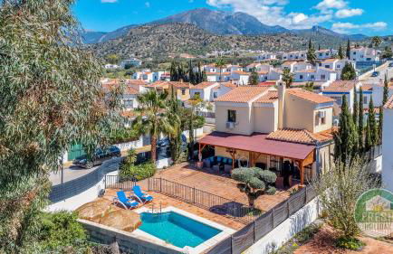 Casa Perez - family home with pool - Photo 1