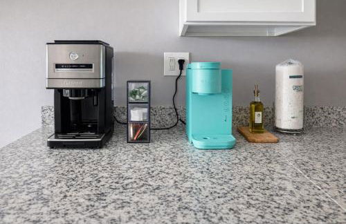 Waterfront Home, Short Walk to Beach, Deck/Balcony - Foto 48