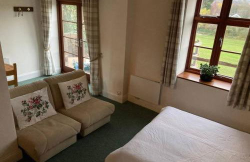 Peaceful Open-Plan Cottage With A View - Photo 7