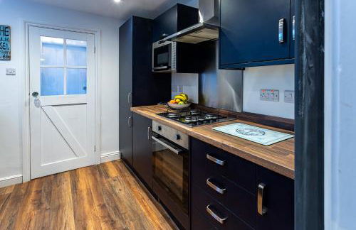 Cottage, Hot Tub, Open fire, Games Room, large Garden Sleeps 2-8 - Foto 10