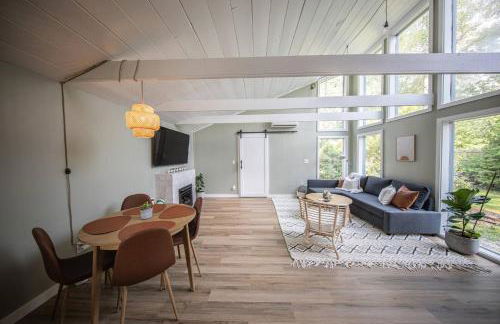 Unwind at this Modern Bethel Village Escape - Foto 1