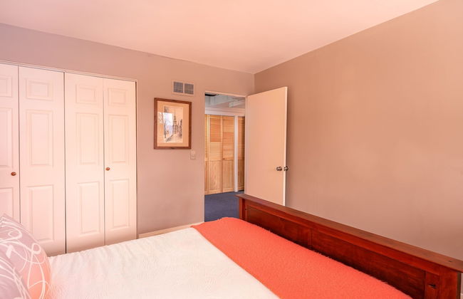 Classic Stowe Ski 3 Bedroom Chalet by RedAwning - Photo 13