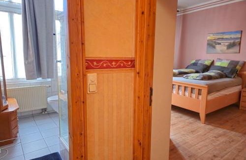 135qm 4 Zimmer Ferienwohnung in Stadtnähe, Wintergarten Parkplatz - Photo 3