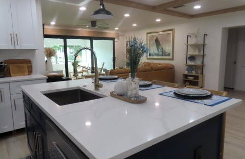 Serene Space! Waterfront Home! - Foto 15