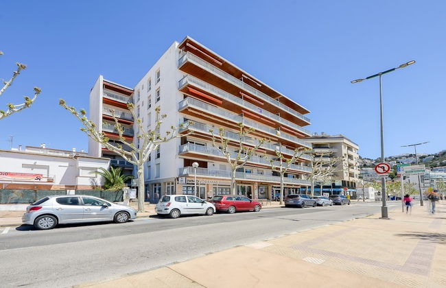 Apartment Near Plataj De Roses Beach - Photo 1