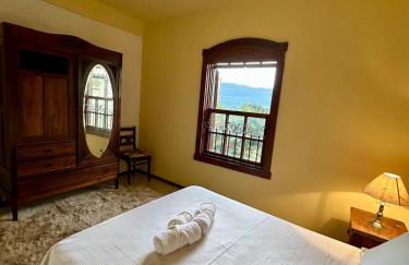 Casa Rústica - 3 vagas de garagem - Pet Friendly com vista para Serra de São José - até 8 hóspedes - Foto 5