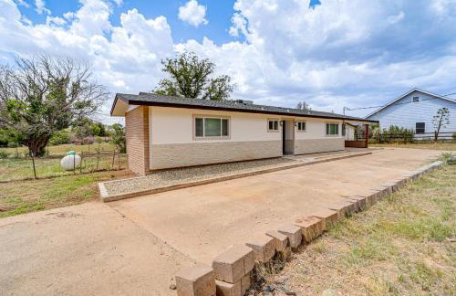 Near Hiking Lake Montezuma Home with Yard! - Foto 24