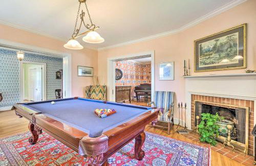 Lush Elkin Home with Porch Views and Pool Table - Foto 2