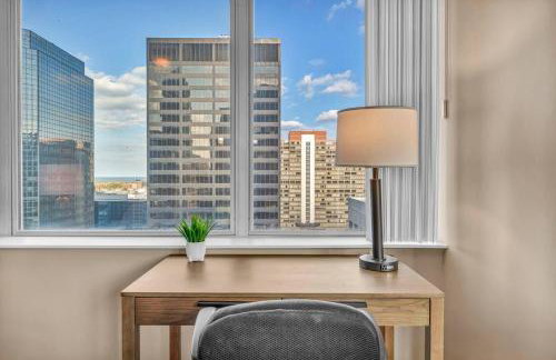 LAKE VIEW Sky-Suite in the Heart of Downtown! - Photo 19