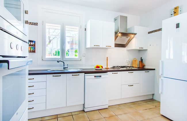 5 bedroom House in Castelló d'Empúries with private pool and garden - Photo 5