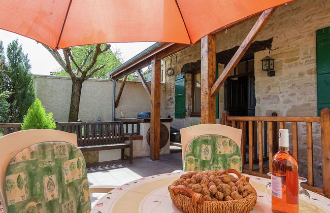 Spacious House With Heated Pool and Sauna - Photo 22