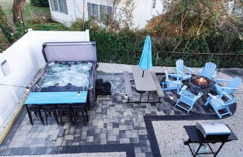 Beach gem! Hot Tub/EV/2bd/3.7mi beach/.5mi outlets - Foto 3