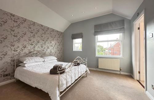 Spacious 4 Bed Home near Elizabeth Line, perfect for Contractors, Families & Groups - Foto 11