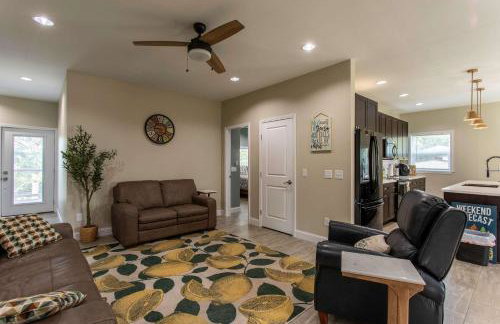 3BR House By Lake with BBQ Fire Pit & EV Charger - Foto 15