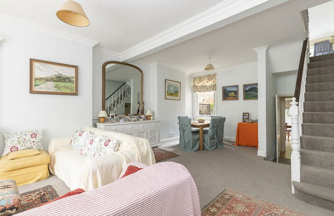 JOIVY Charming 3 bed house with a rooftop terrace - Photo 17