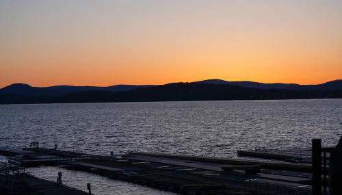 Lakefront Cottage in Colchester - Foto 5