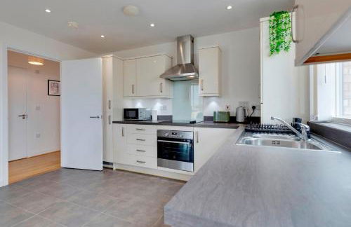 54 Woodpecker Way · Modern apartment near Addenbrookes Free parking Pass the Keys - Foto 16