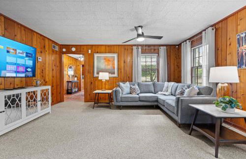 Spacious Family Home - 10 Mins to Cartersville - Photo 8