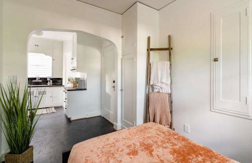 Stay Portland - BoHo Oasis in Ladd's Addition with 2 Beds - Photo 14