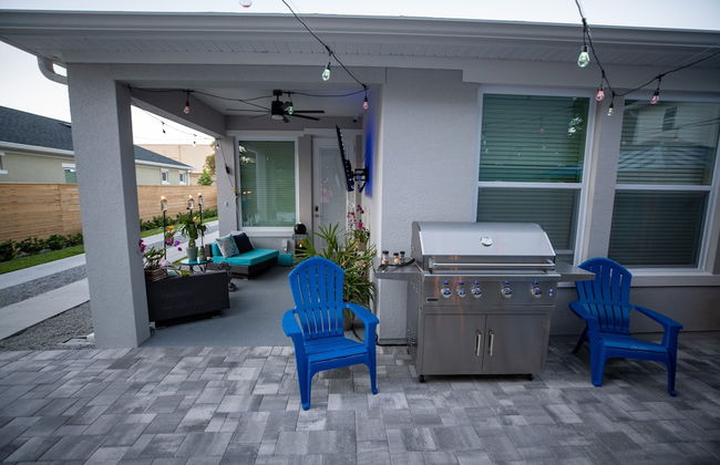 Brand New Modern Pet Friendly Zen Home W/ Private Home Theater & Hot Tub! 2 Bedroom Home by RedAwning - Photo 35