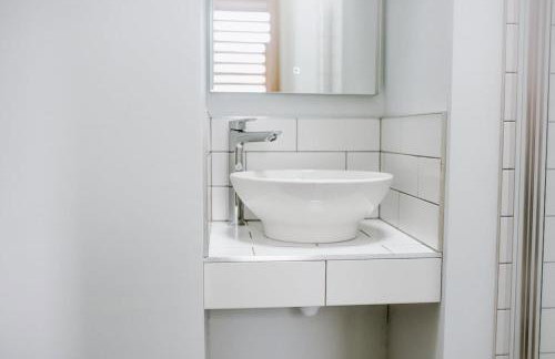 Sleeps 6 4 bedrooms 2 minute walk to the Square Hosted Happy Valley Cast - Photo 53